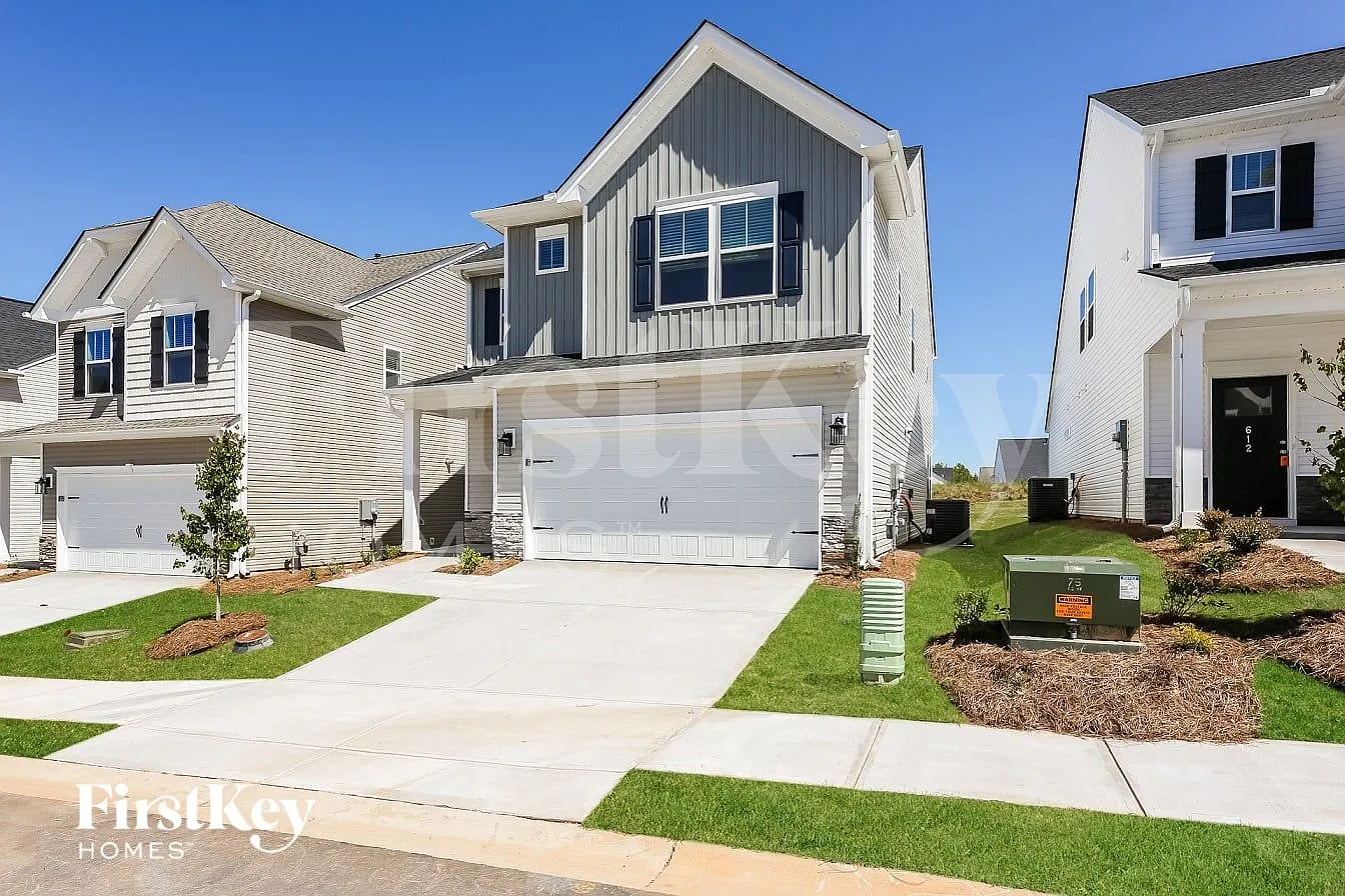 3 bed, 2.5 bath, 2250 sqft, $2,405 — Photo 2