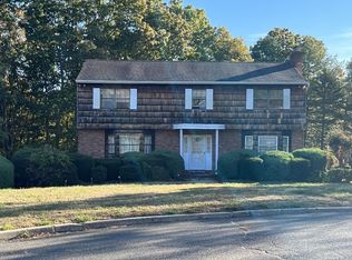 9 Bagatelle Ct, Melville, NY 11747