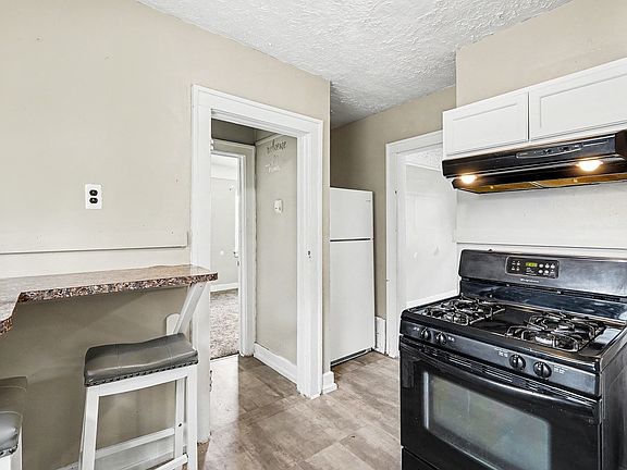 2nd image of 203 S Marshall St #2
