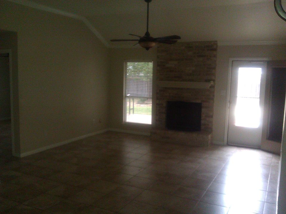 1st image of 2406 Northlawn Dr