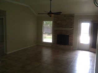 2406 Northlawn Dr, Taylor, TX 76574