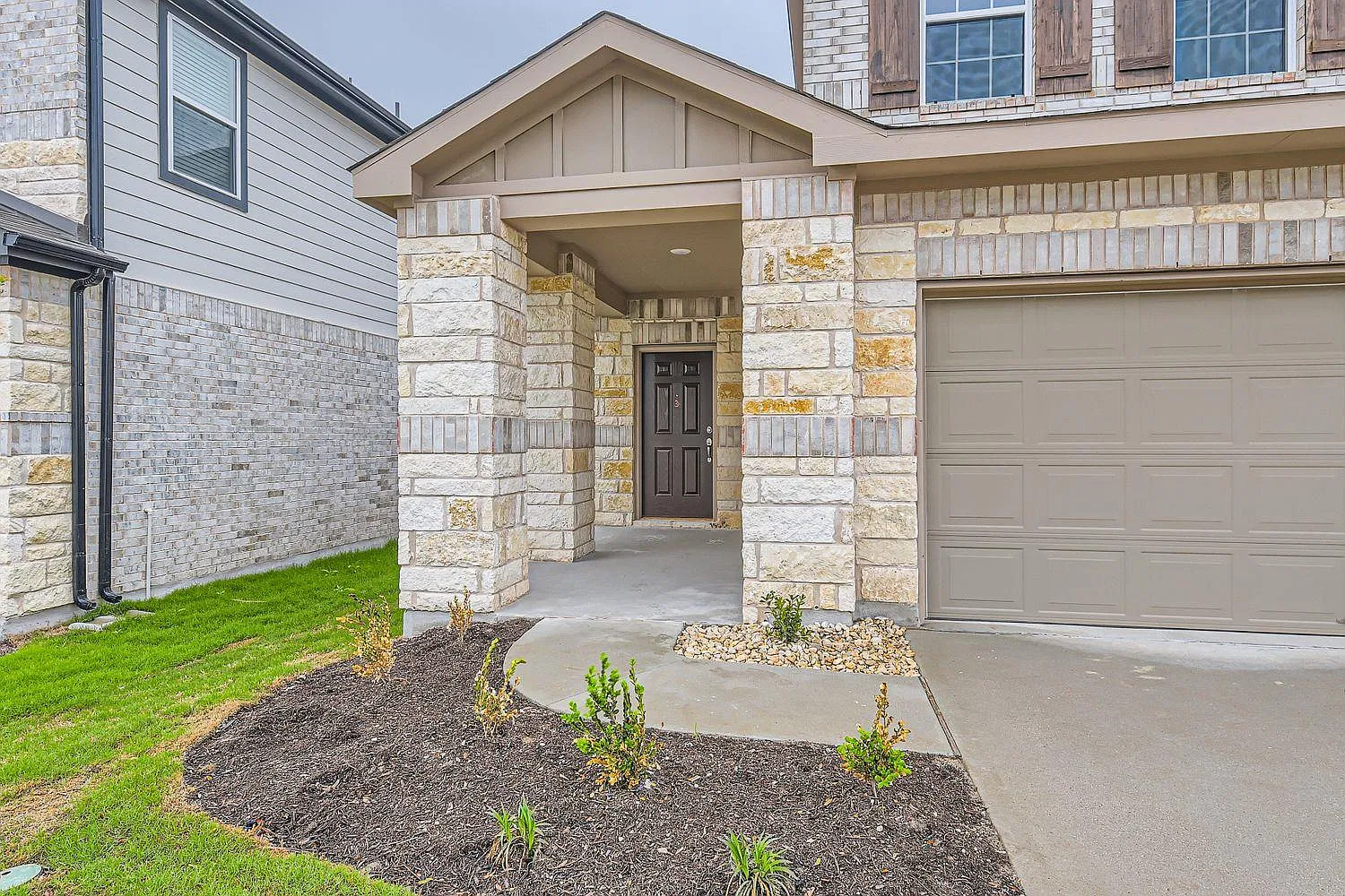 3 bed, 2.5 bath, 1724 sqft, $2,100 — Photo 3