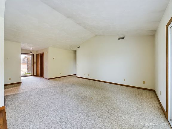 4th image of 760 Berkshire Dr