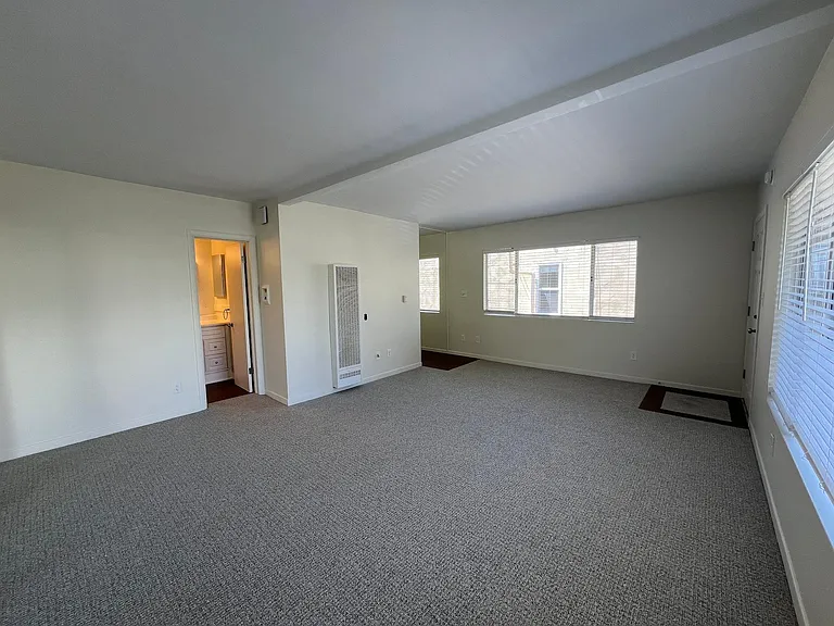 22 Reef St #5 — Photo 6