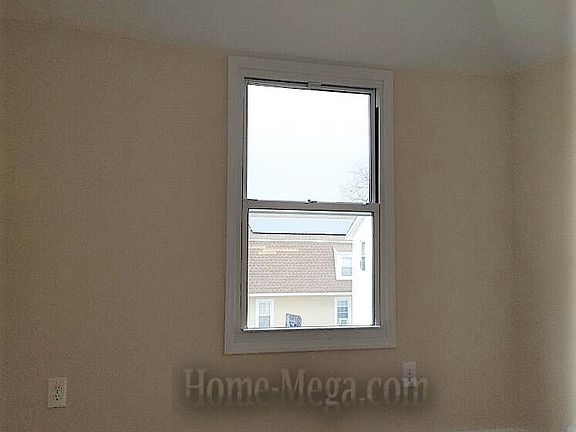 4th image of 119-07 Long St