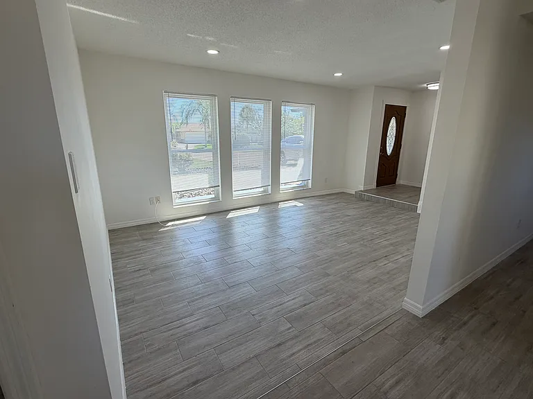 8042 Hook Cir — Photo 3