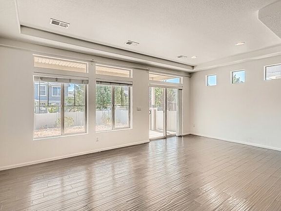 5th image of 4674 N Walden St