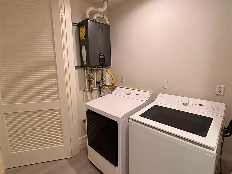 168 S Monterey St #407 — Photo 13