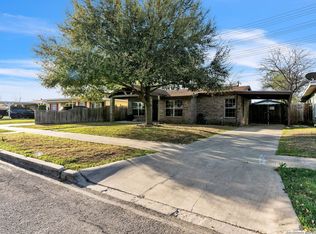 110 Edgebrook Ln, San Antonio, TX 78213