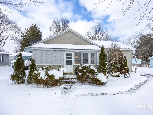 408 E Market St, Greenville, MI 48838