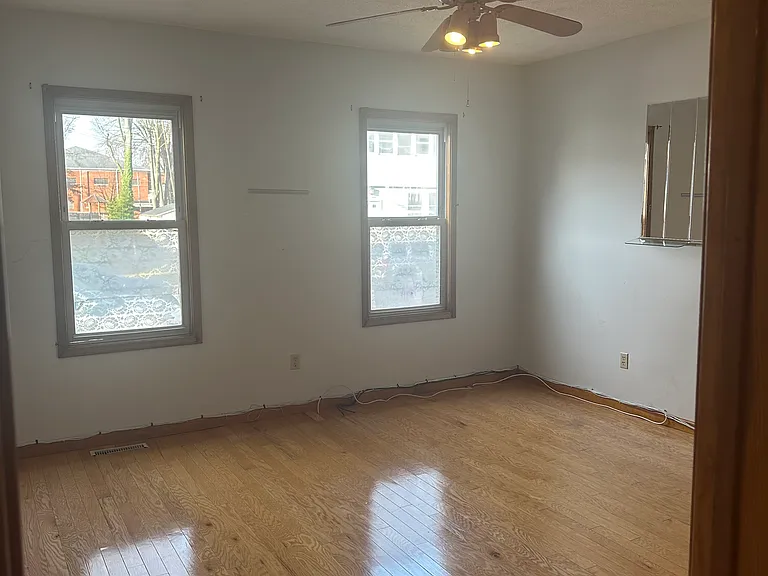 421 Poplar St #1 — Photo 6