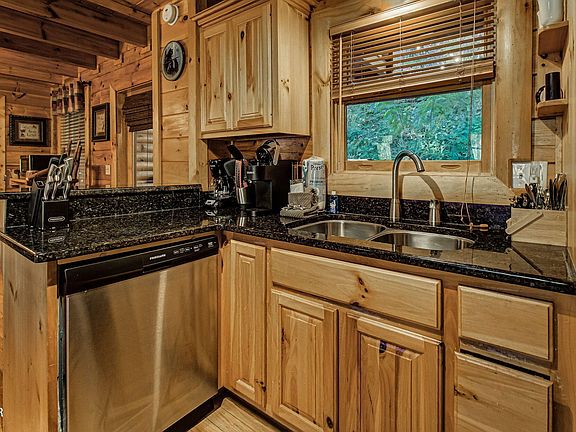 3rd image of 1306 Zachary Thomas Ln
