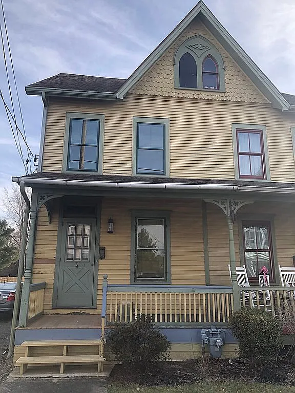 132 E Marshall Ave photo 1