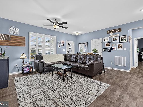 3rd image of 13862 Patriot Way