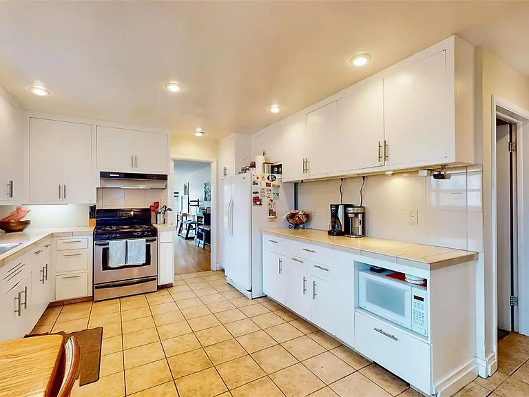 715 Ivanhoe St — Photo 10