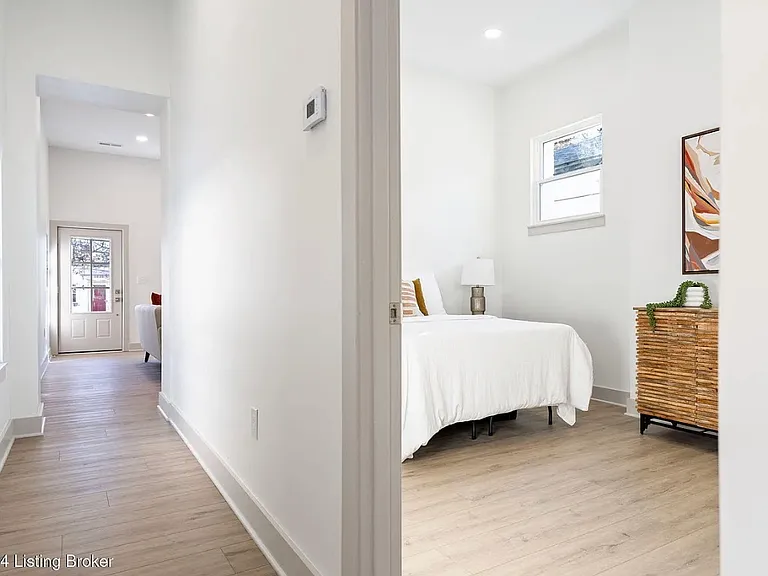 1233 Payne St — Photo 5
