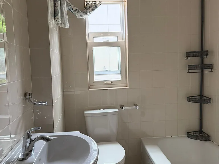 1188 Avenue Rd #4 — Photo 3