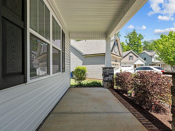 4th image of 1204 Yellow Wood Dr
