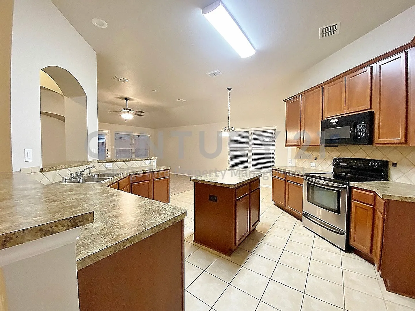 Well Maintained 3/2/2 in Desirable Forest Meadows Community in Denton For Rent! — Photo 4
