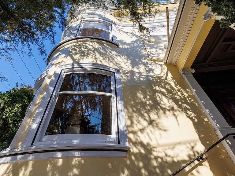 2398 Broadway St — Photo 60