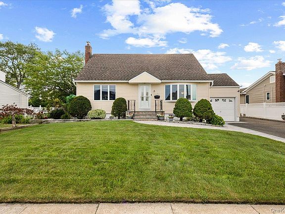 3rd image of 4060 Maywood Drive