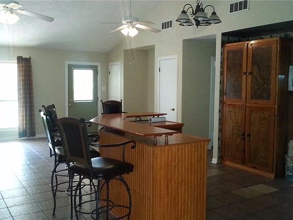 3rd image of 17920 Lakeview Blvd