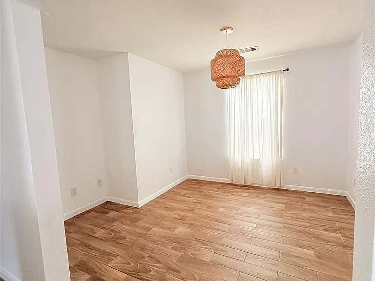 2918 Beacon Grove St — Photo 10