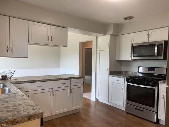 3rd image of 9707 Memphis Villas Blvd