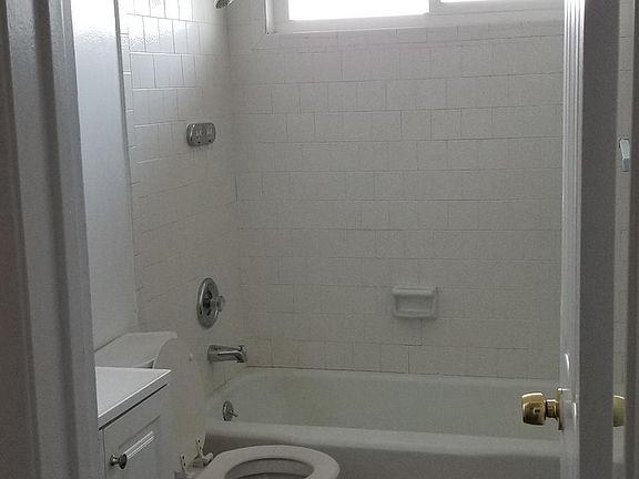 4th image of 9616 Cedar St #1/2