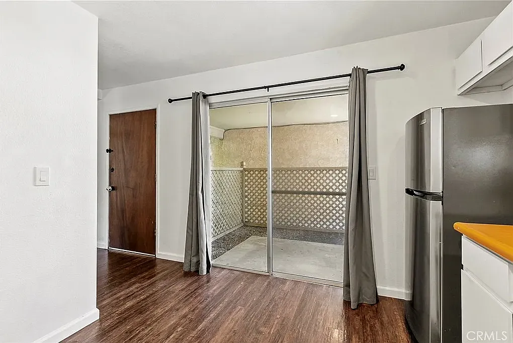 5525 Capistrano Ave — Photo 1