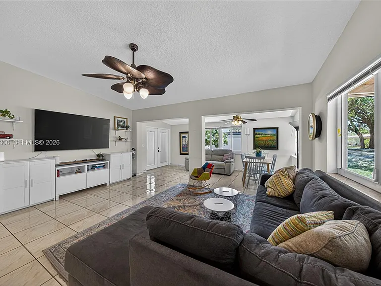 211 S 57th Way — Photo 9