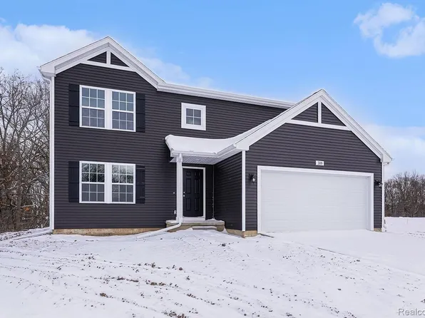 1216 Lockes St, Howell, MI 48843