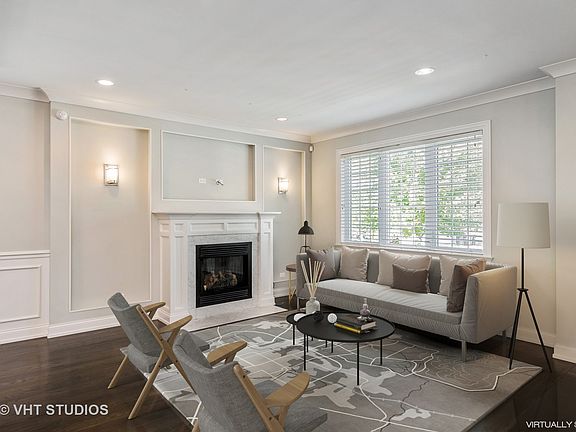 2nd image of 2239 W Wellington Ave