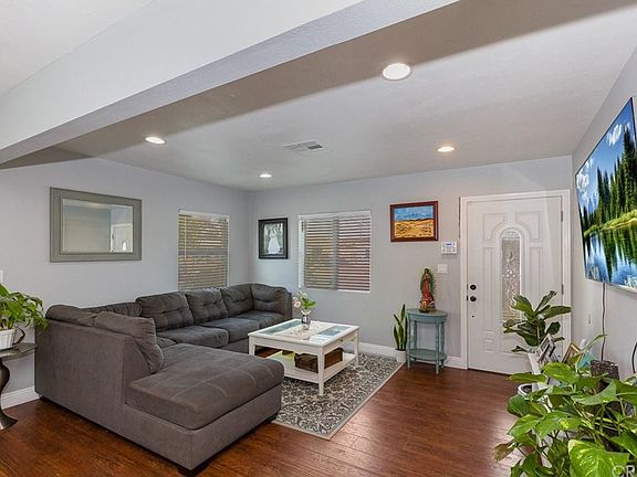 4th image of 9056 Hegel St