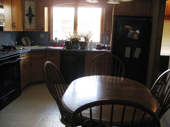 5th image of 220 Collfield Ave
