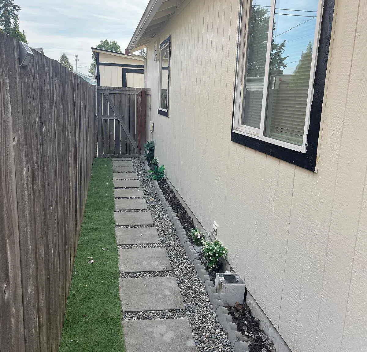 3 bed, 1350 sqft, $3,300 — Photo 3