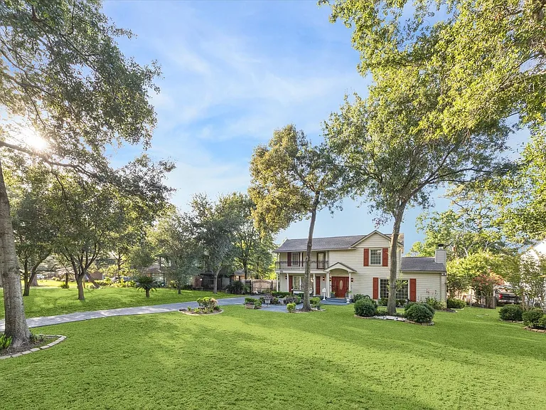 718 Garden Oaks Blvd — Photo 1