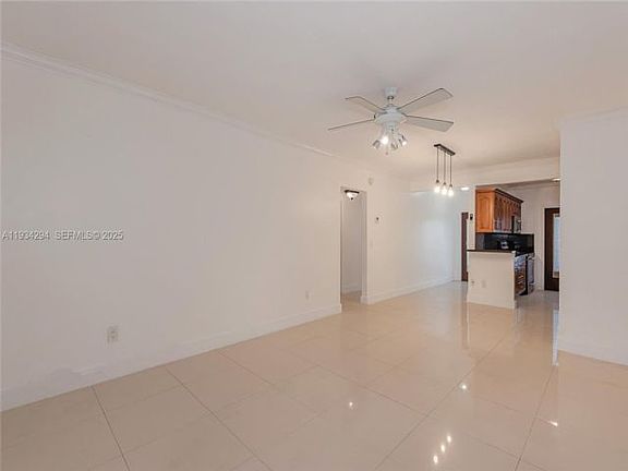 2nd image of 113-1560 NE 127th St #113