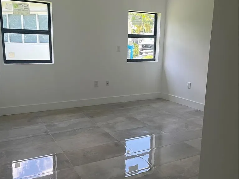 2877 SE 1st Ct — Photo 5