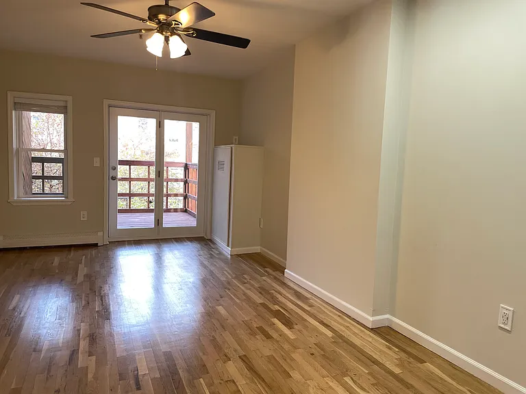 98 Bright St #2R — Photo 2