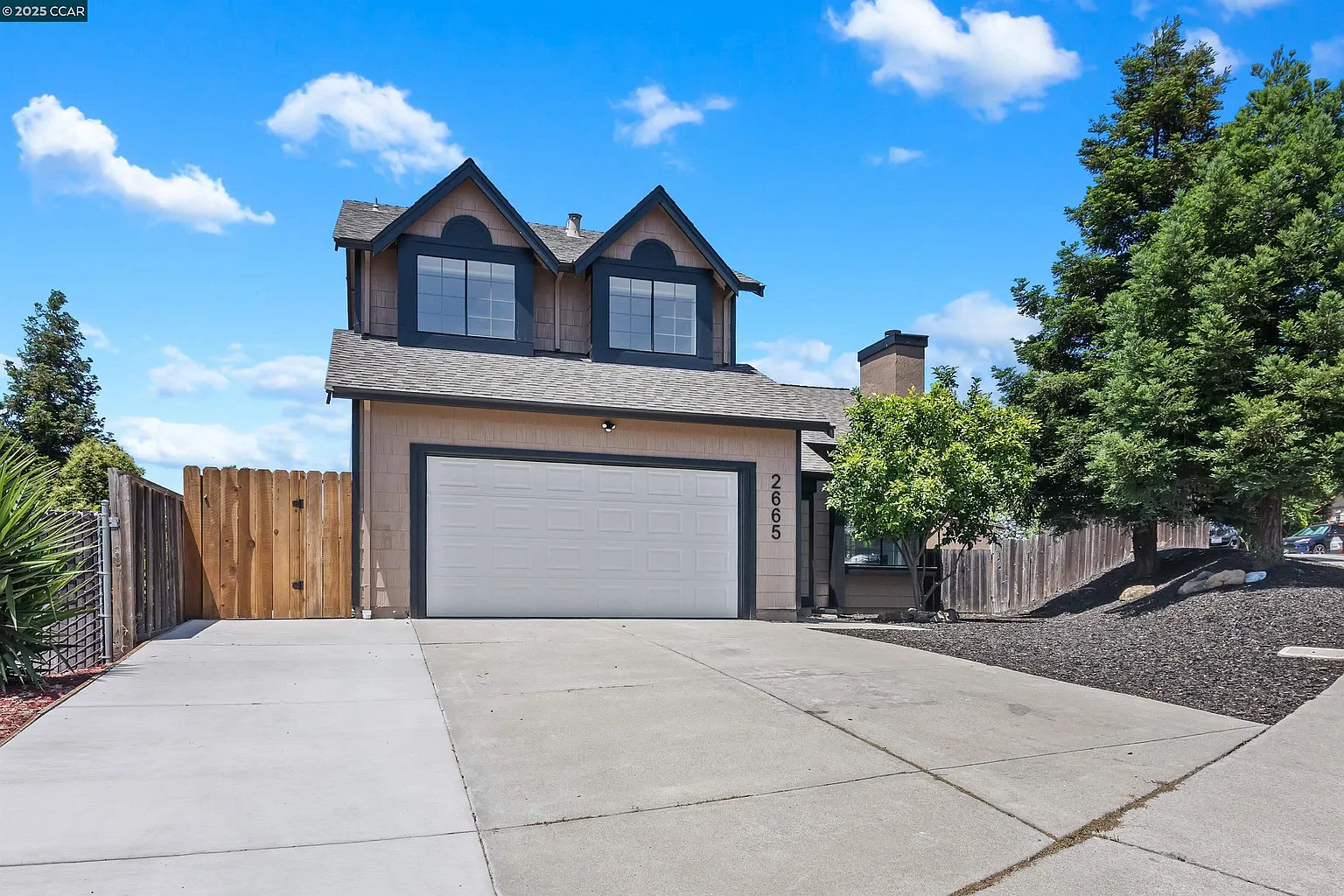2665 Trafalgar Cir photo 1