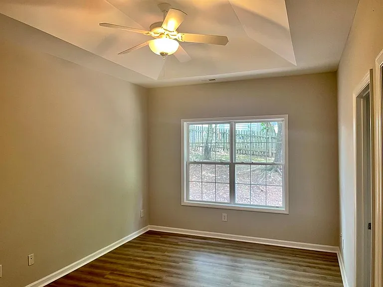 2810 Maple Ridge Dr — Photo 5