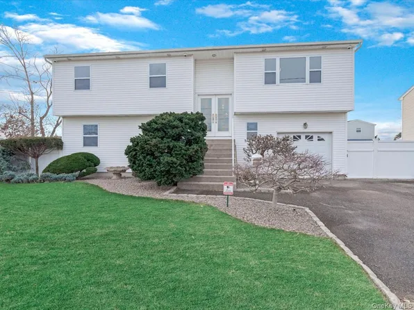 610 Windmill Avenue, West Babylon, NY 11704