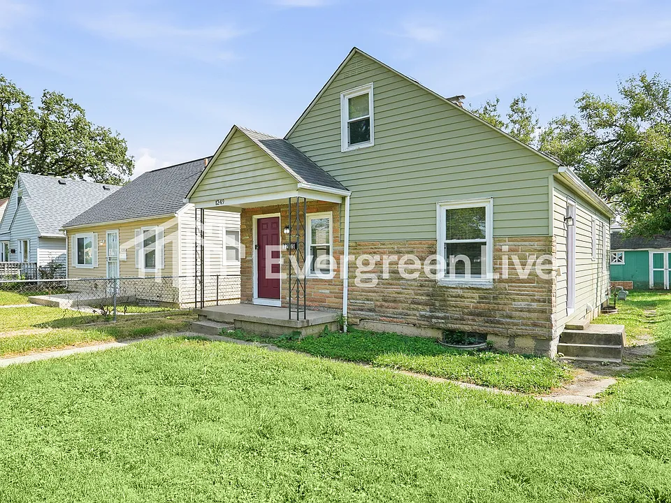 1249 Briarwood Ave