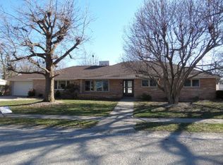 415 Crestmore Ave, Mattoon, IL 61938