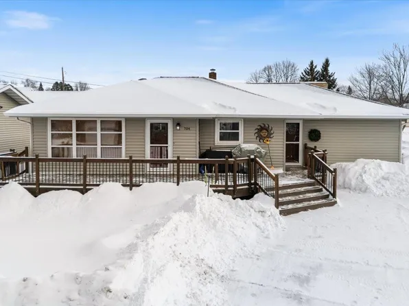 704 S 8th Ave, Virginia, MN 55792