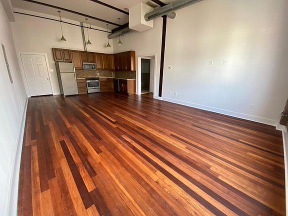 2nd image of 3412 Richmond St #214