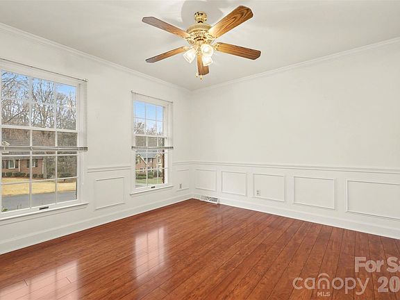4th image of 1439 Woodhurst Dr