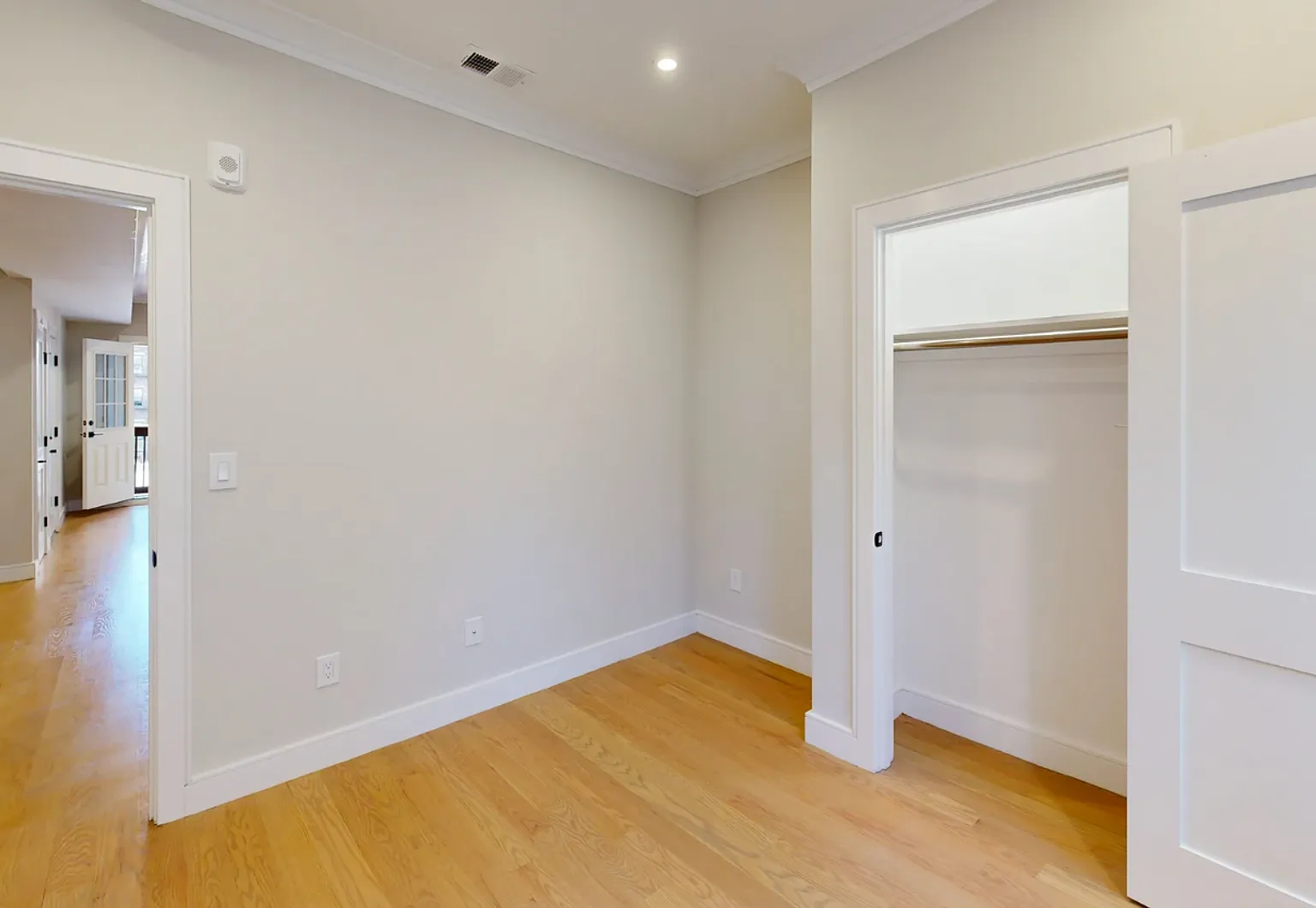 9/1 No Fee + Free Rent! Renovated 3BR near Green Line, BU — Photo 4