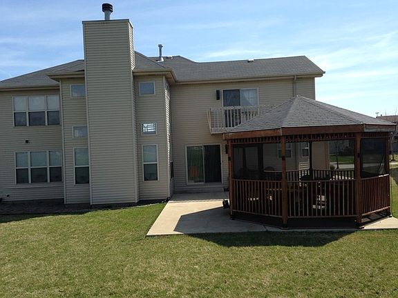2nd image of 915 Laura Ln